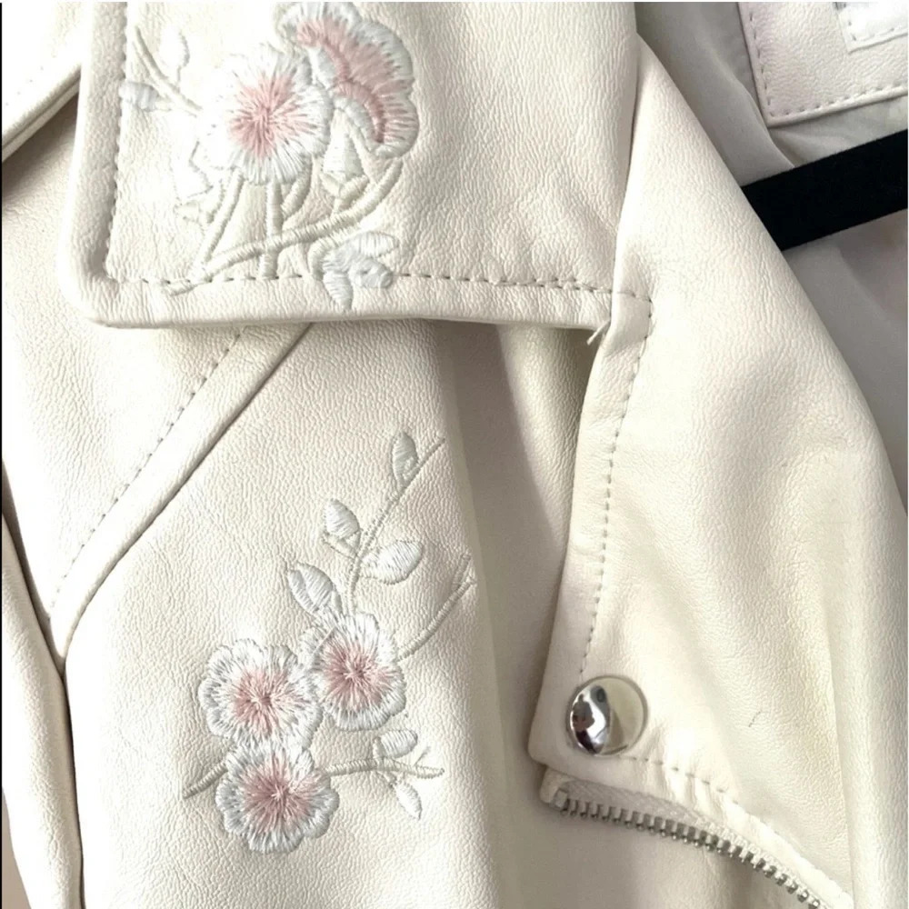 Mason by suko. Off-White Soft  Embroidered Flowers Ladies Small